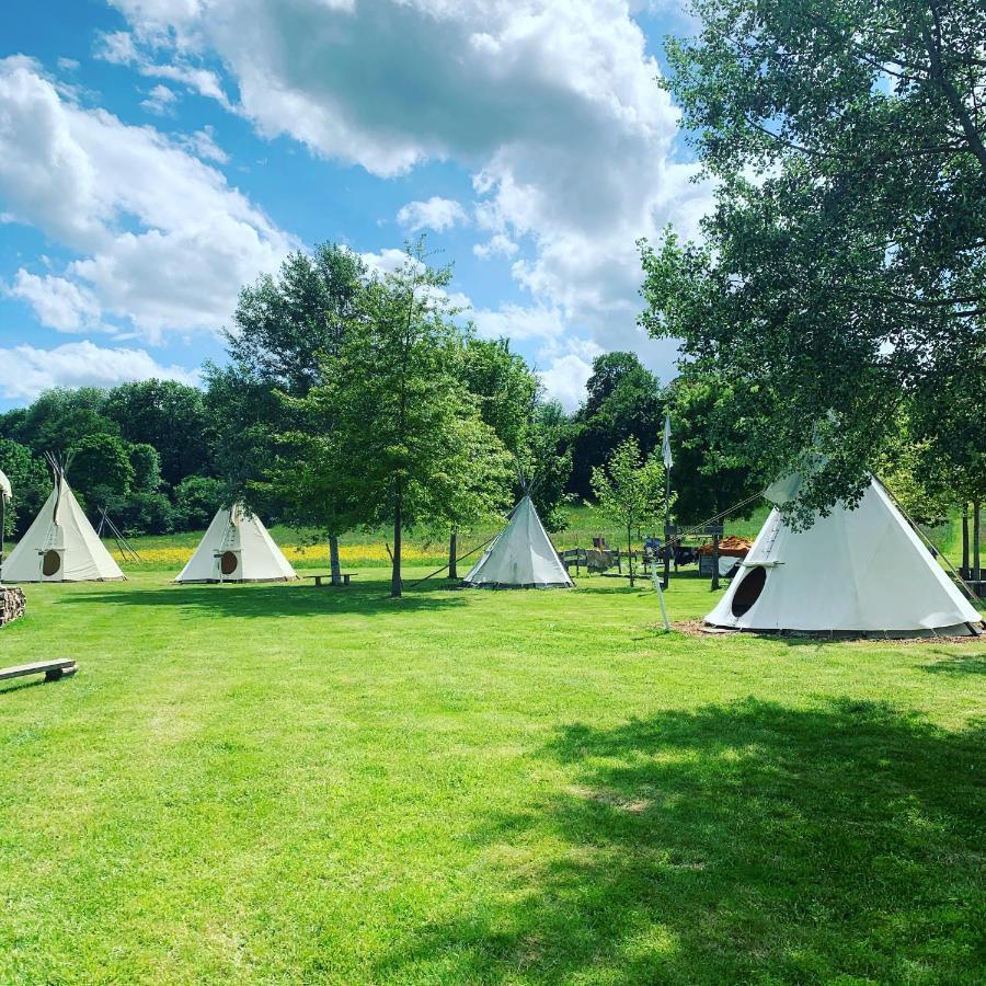 Les Tipis Du Bonheur De Vivre Hotel Brulon Exterior photo