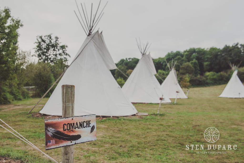 Les Tipis Du Bonheur De Vivre Hotel Brulon Exterior photo