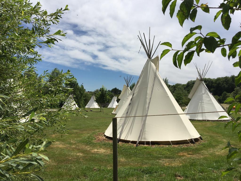 Les Tipis Du Bonheur De Vivre Hotel Brulon Exterior photo